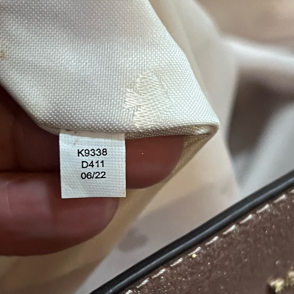 a Kate Spade rose gold tote - Picture 4 of 10